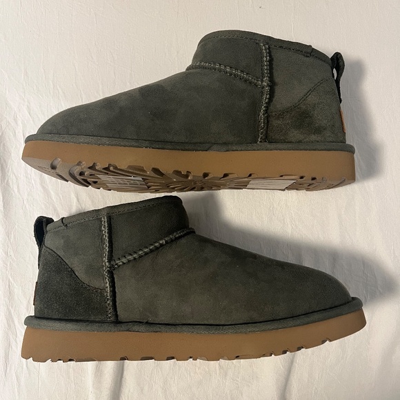 NWT UGG Women's Classic Ultra Mini Boot Size 7 in Green *Damaged - See Photos* - Picture 7 of 11